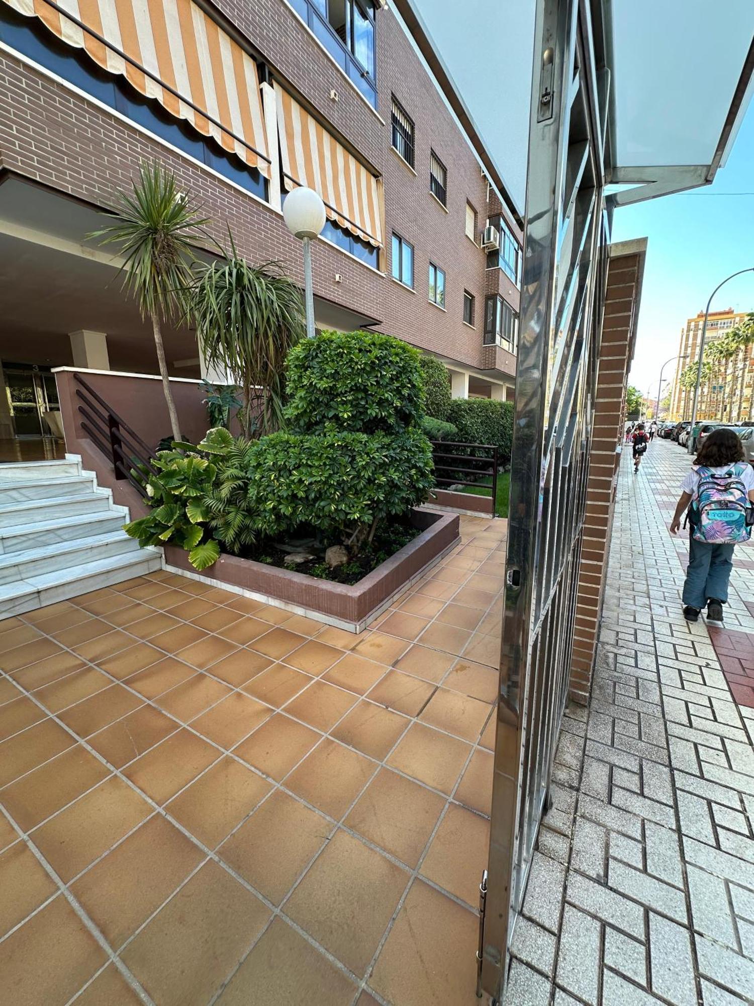 Oeste Parking-wifi-piscina Malaga